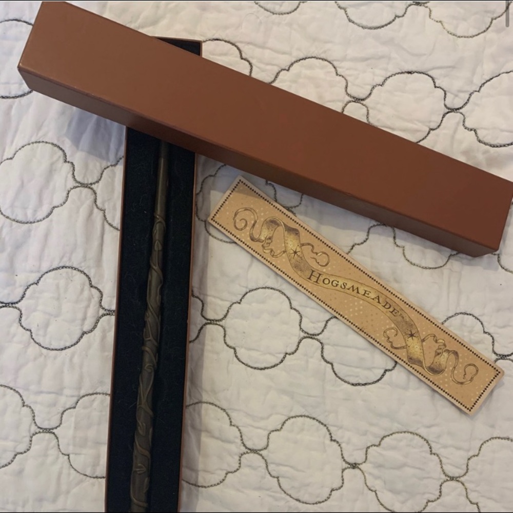 HERMIONE GRANGER AUTHENTIC INTERACTIVE WAND